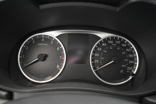 Imagen 17 de 25 de Nissan Versa Sense Cvt 1.6 120cv Cesar