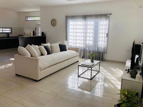 Imagen 4 de 14 de Chalet En Venta En Barrio Parque