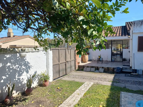 Flores Propiedades Vende Casa Esquina Barrio Modelo Sobre Av. America