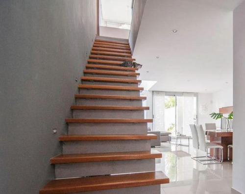 Imagen 17 de 29 de Casa En Venta 3 Dormitorios 2 Baños 400mts2- Los Hornos