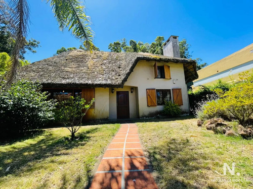 Casa De 3 Dormitorios En Pinares, Punta Del Este