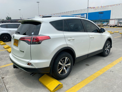 Imagen 9 de 25 de Toyota Rav 4 2017 Street 4x2