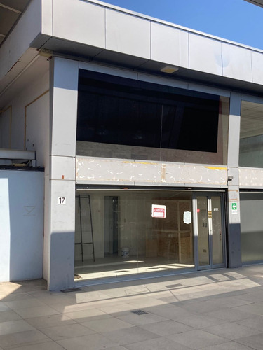 Excelente Local Comercial Con Gran Visibilidad A Publico
