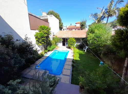 Imagen 21 de 23 de Chalet 7 Amb En 3 Plantas S/lote De 258m2. Impecable Estado.