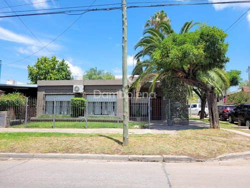 Casa Chalet En Venta En Moreno
