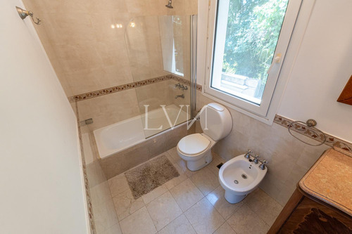 Venta Casa De 8 Ambientes Con Pileta , Jardín Y Parrilla - San Isidro