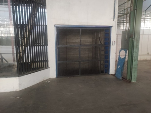 Alquilo Galpón (planta Industrial) De 781 M2 En La Zona Baja De La Yaguara. E. Waldemar