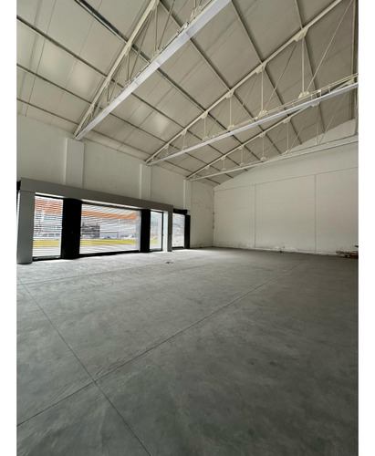 Alquiler Moderno Galpón Showroom En Urb. San Jacinto Maracay Edo. Aragua