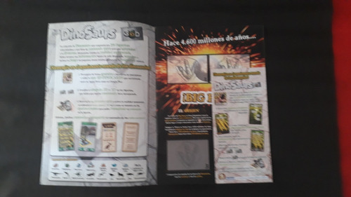 Album Dinosaurs Con Lote Figuritas Sin Repetir Y Juguete