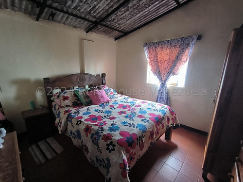 Terreno En Venta En La Colonia Tovar Cda 25-518 Yf