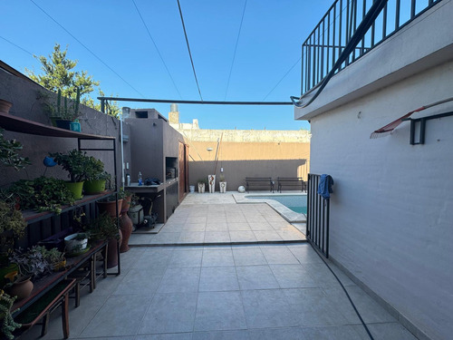 Casa En Venta En Poeta Lugones, Apta Crédito, 4 Dor, 2 Baños