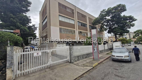 En Alquiler Excelente Oficina Ideal Y Funcional En La Urbina