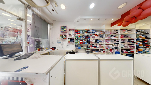 Local En Venta Con Espacio De Cochera, Zona Centro.