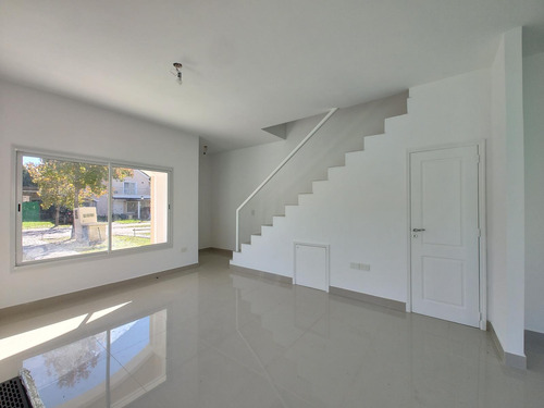 Casa En Venta - 3 Amb En Las Margaritas, Pilar