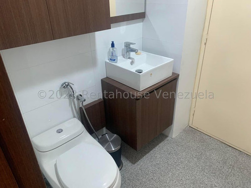Oficina En Alquiler En Santa Paula . Amoblada 4 Ptos De Estac.. Mls#24-24427