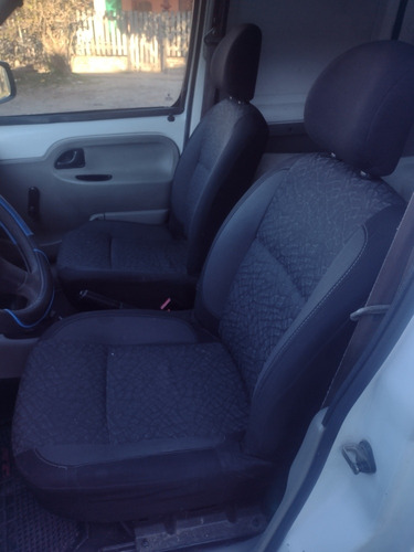 Imagen 8 de 12 de Renault Kangoo 2012 1.6 2 Furgon Confort Cd Svt 1plc