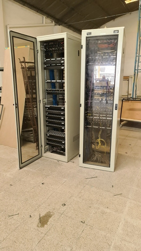 Imagen 4 de 6 de Rack 40 Unidades Usado Impecable Con Varios Accesorios