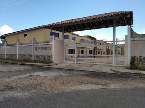 Imagen 2 de 13 de Townhouse En Venta Las Cocuizas, El Mirador