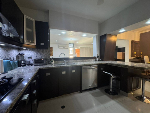 Se Vende Townhouse 168m2 Residencia Muralla Alta Urb. Los Mangos Cod 259787