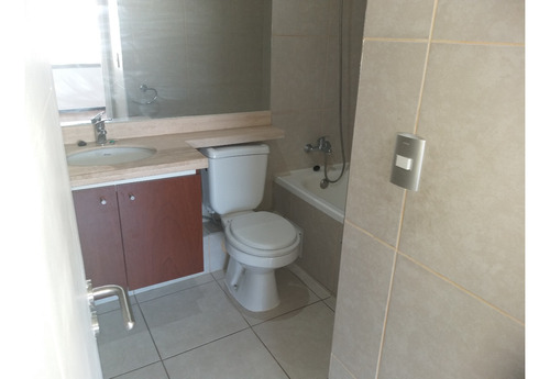 A Pasos Del Metro Irarrazaval 2 Dorm. 2 Baños.