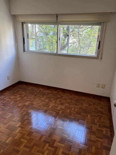Apartamento En Pocitos De 3 Dormitorios Con 2 Baños, Balcón Y Cochera, Acepta Depósito Bhu!!