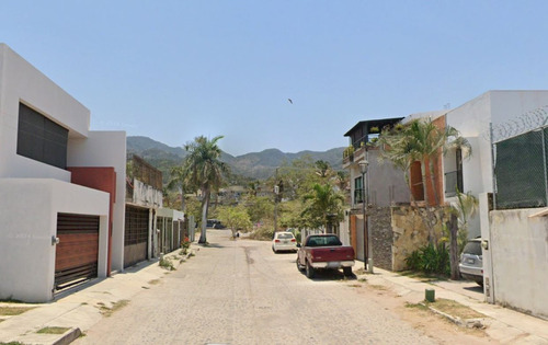 Gran Remate, Casa En Col. Delfines, Pto. Vallarta, Jal.