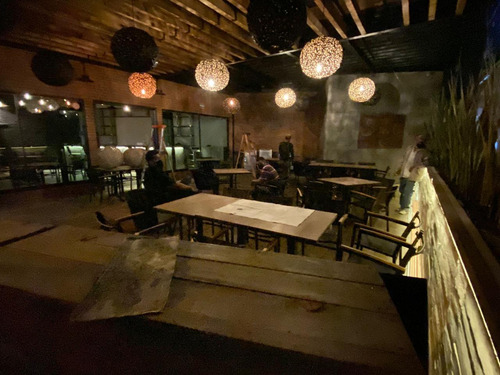 Traspaso Restaurante Bar Todo Acondicionado Con Lic. Alcohol