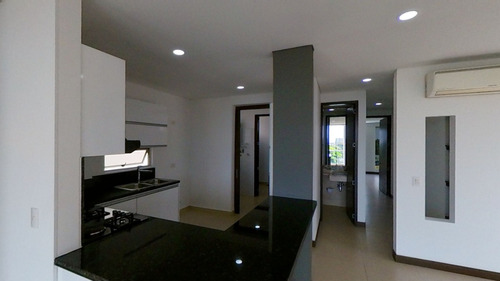 Apartamento Moderno En Condominio Campestre Altana, Barrio Pance. 131 M2, Piso 5, Ascensor, 2 Habitacioenes