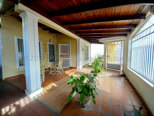 En Venta Quinta De 2 Niveles En Coro