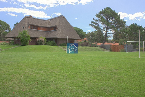 Impecable Casa Playa Mansa- Ref: 624