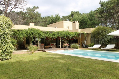 Venta Casa En Laguna Blanca , Manantiales 4 Dormitorios - Ref: 18844