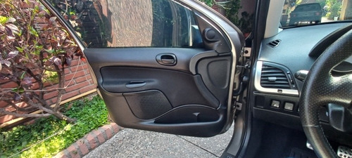 Imagen 10 de 12 de Peugeot 207 2012 1.4 Sedan Hdi Xt