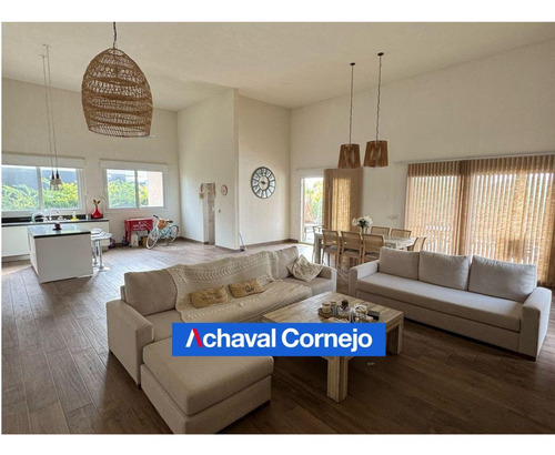 Casa De Una Planta Al Agua En Alquiler Amoblada En Ceibos, Puertos