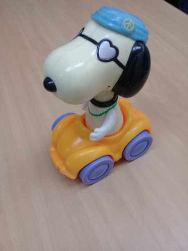 Muñeco De Colección Snoopy Automvilista