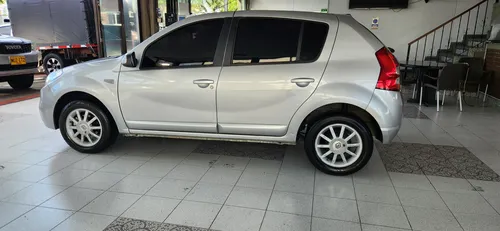 Renault Sandero 1.6 Dynamique 90 hp