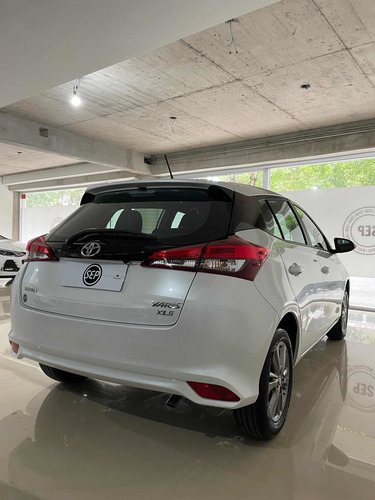 Imagen 6 de 15 de Toyota Yaris 2022 1.5 107cv Xls Cvt Sepautos