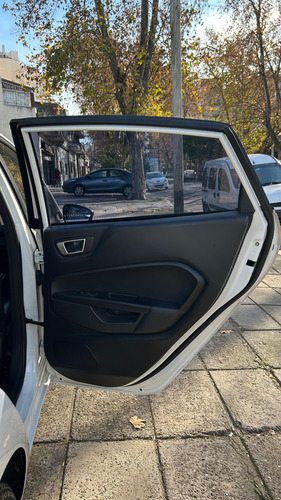 Ford Fiesta Kinetic 1.6 Titanium Powershift 120cv