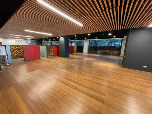 Venta/arriendo De Local Comercial, Las Condes Id 69.458-ret