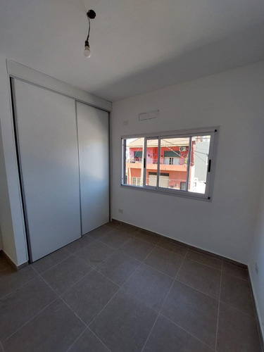 Departamento De 2amb En Alquiler - La Tablada