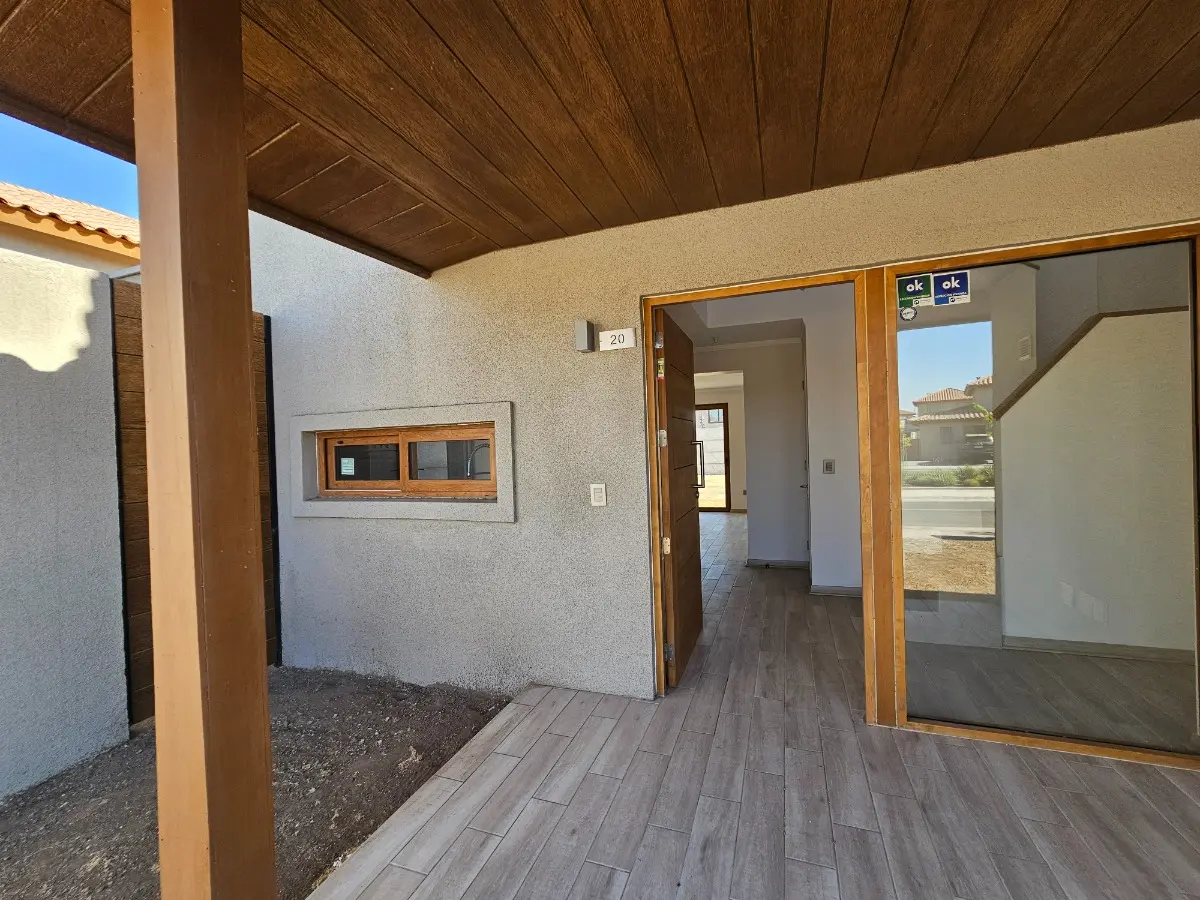 Imagen 2 de 23 de Magnífica Casa En Exclusivo Condominio En Chicureo! Rebajada