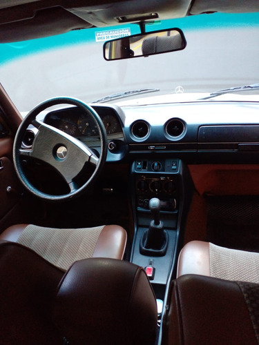 Mercedes Benz 300d. Full