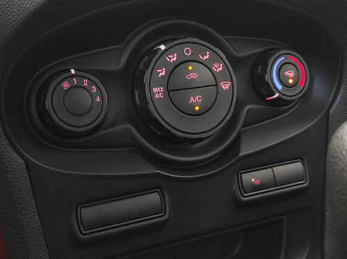 Ford Fiesta Kinetic Desing Titanium 2012 - Car Cash