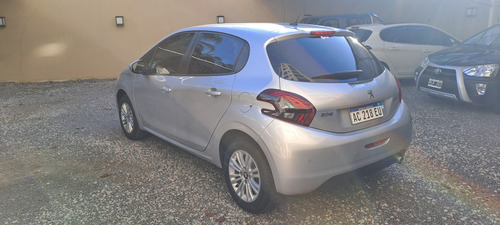 Peugeot 208 1.6 Allure
