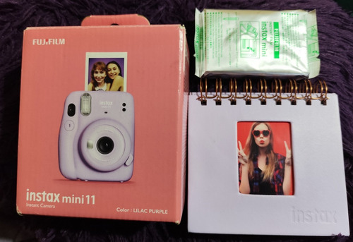 Kit Instax Mini 11 + 10 Instant Film + Álbum 