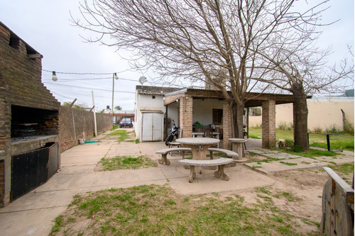 Remax Vende Casa De Dos Dormitorios En Santo Tomé!