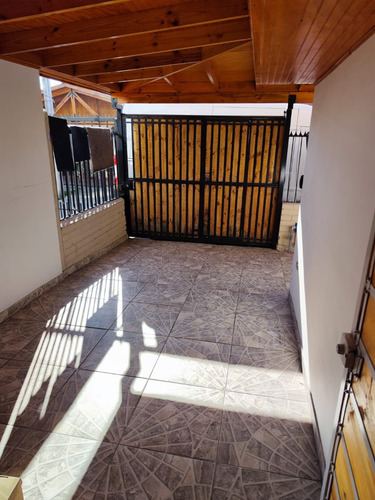 Casa Regularizada Dos Pisos En Los Aromos