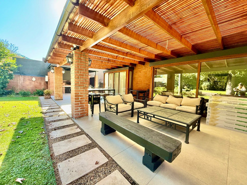 Remodelada /4 Dorm +escritorio + Salita Estar +servicio