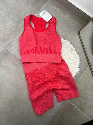 Conjunto Deportivo Mujer Top Calza Biker Frunce Levanta Cola