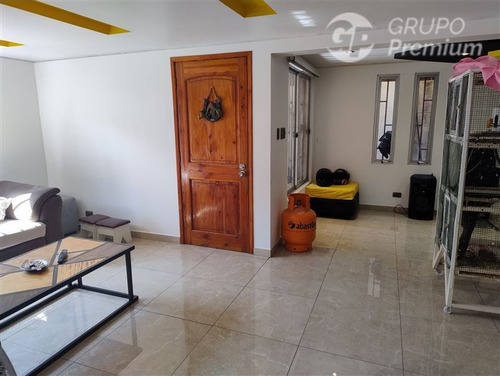 Casa En Venta De 4 Dorm. En La Pintana