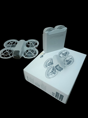 Drone Dji Neo Y Tarjeta De Memoria 64gb Color Gris